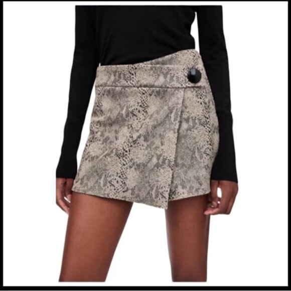 Zara Basic Fun Snakeskin Print Skort - Size L - Picture 11 of 11
